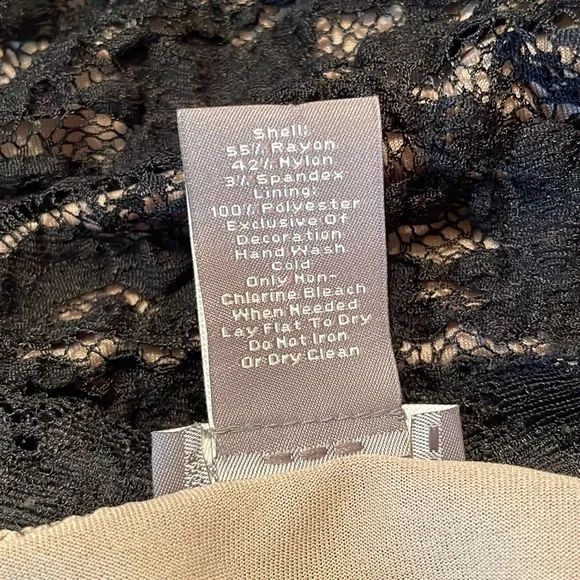 Ann Taylor Women’s Bead & Lace Top - Medium - Picture 8 of 9